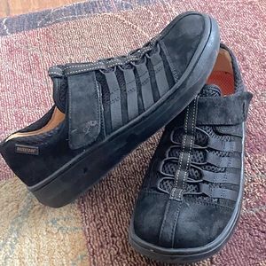 Black Rocket Dog 🚀 Mules